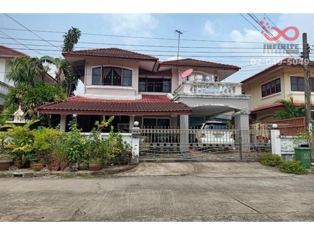 ขายบ้านเดี่ยว 2 ชั้น หมู่บ้านรุ่งนภา 4 ซอยร่มเกล้า 13  ถนนร่มเกล้า ใกล้ถนนมอเตอร์เวย์พระราม9