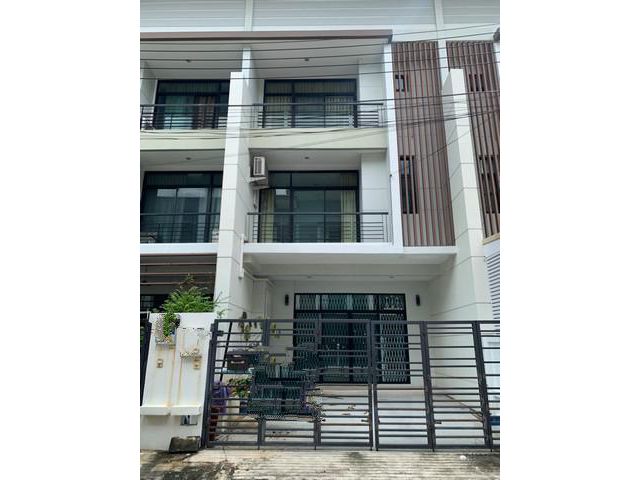 ขายทาวน์เฮ้าส์ 3 ชั้น เลอตันทาวน์ ซอยวัดบัวขวัญ