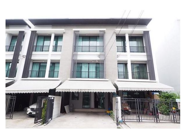 ให้เช่าทาวน์โฮม 3 ชั้น บ้านกลางเมืองพระราม9