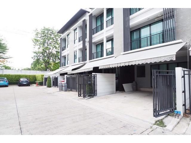 EPL-HR1010 ทาวน์โฮม 3 ชั้น บ้านกลางเมืองพระราม9
