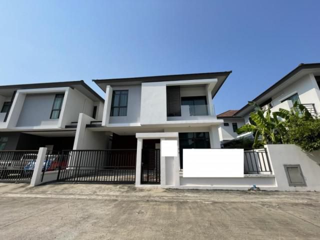 ให้เช่าบ้านเดี่ยว รามคำแหง 94 ใกล้รถไฟฟ้าสีส้ม พร้อมเฟอร์นิเจอร์, 3 นอน 3 น้ำ