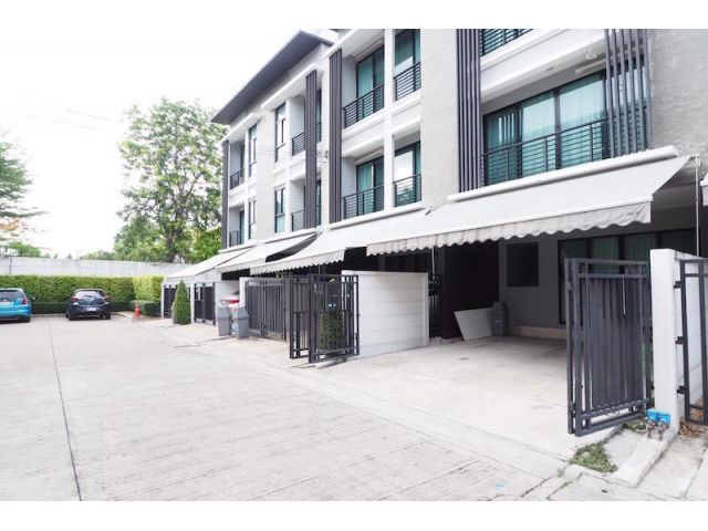 HS0414 ให้เช่า-ขายทาวน์โฮมหรู 3ชั้น 3ห้องนอน 3ห้องน้ำ บ้านกลางเมืองพระราม 9