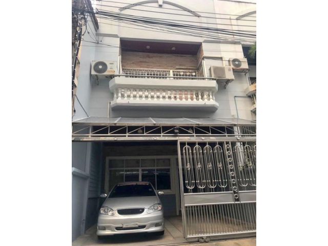 BH1456 ให้เช่าทาวน์เฮ้าส์2ชั้น สุขุมวิท81