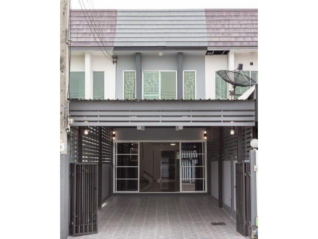 ขายบ้านทาวน์โฮมชั้น 2 ชั้น นวมินทร์ คลองกุ่ม
