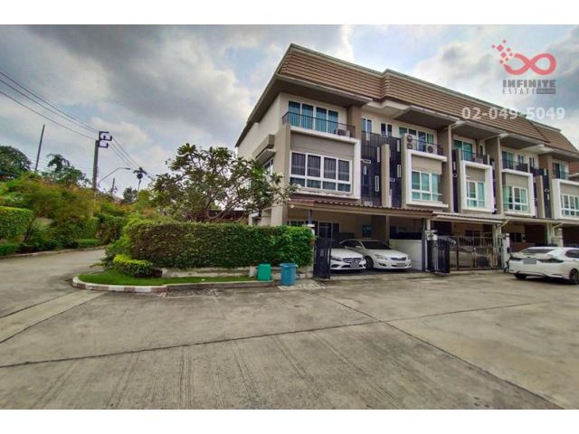 ขายทาวน์โฮมหรูหลังมุม 3 ชั้น  หมู่บ้าน เออร์เบิน สาทร ถนนราชพฤกษ์ ใกล้รถไฟฟ้า BTS สถานีบางหว้า (ส่วนต่อขยาย)