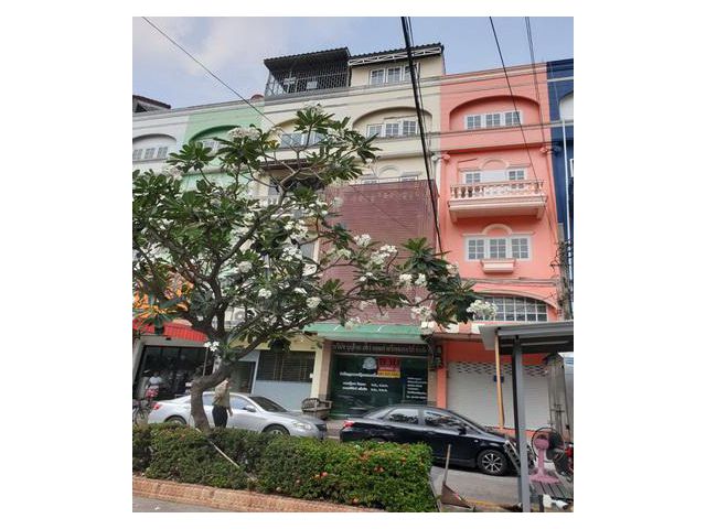 ขายอาคารพาณิชย์ ถนนลาดพร้าว ซอย 80/3 แขวงวังทองหลาง เขตบางกะปิ กรุงเทพมหานคร