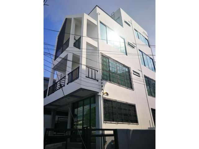 ขายโฮมออฟฟิศ4ชั้นย่านลาดพร้าว ใกล้BTS