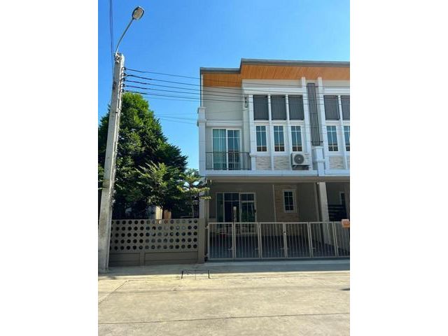 ขายทาวน์โฮม 2 ชั้น ย่านลาดพร้าว-เกษตรนวมินทร์ โกลเด้น ทาวน์ 2 ลาดพร้าว-เกษตรนวมินทร์ หลังมุม ใกล้จุดขึ้นทางด่วนรามอินทรา