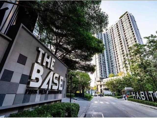 ให้เช่าและขายคอนโด  The Base Park West