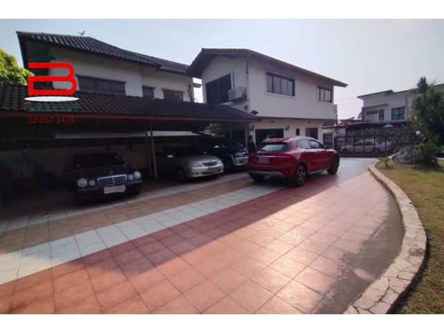 บ้านเดี่ยว 2 ชั้น หลังริม โครงการ เกษตรนิเวศน์ เนื้อที่ 218 ตรว. มี 2 ห้องนอน 2 ห้องน้ำ ถนนวิภาวดีรังสิต เขตหลักสี่