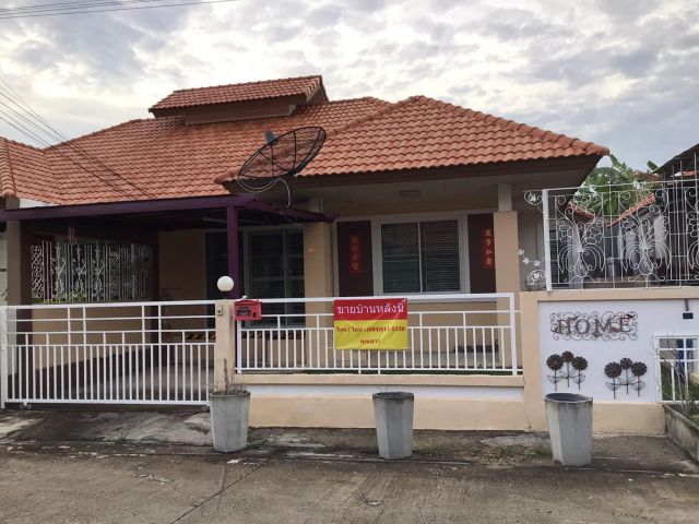ขายด่วนบ้านเดี่ยว พลารม บ้านฉาง ติดถนนหาดพลาและมอเตอร์เวย์ รีโนเวททาสีใหม่