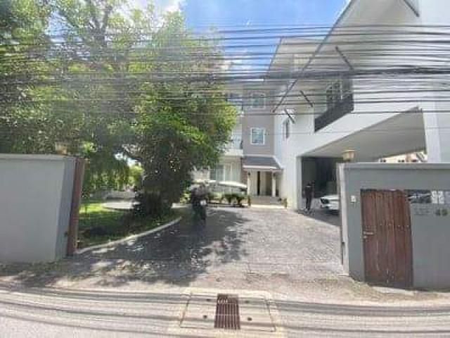 บ้านหรู 3 ชั้น พร้อมที่ดิน สาทร ยานนาวา