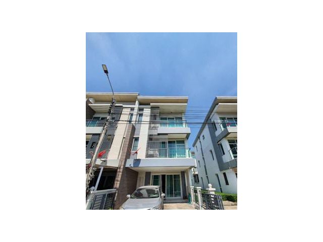 ทาวน์โฮม 3 ชั้น Town Avenue ศรีนครินทร์