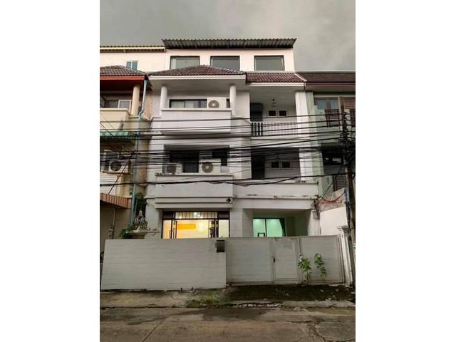 ขายด่วน โฮมออฟฟิต 4ชั้น ทาวน์อินทาวน์ ลาดพร้าว94 ศรีวรารา  ตกแต่งพร้อมเข้าอยู่ เหมาะทำ ออฟฟิต