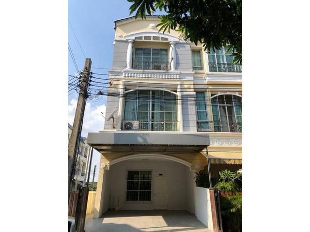 ให้เช่าทาวน์โฮมบ้านกลางเมืองพระรามเก้า ศรีนครินทร์