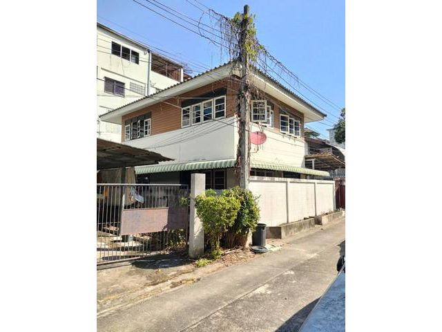 ขายบ้านเดี่ยว2ชั่น ย่านลาดพร้าว 51  โชคชัย4 ใกล้ BTSโชคชัย4 โรงพยาบาลเปาโล *** บ้านต้องรีโนเวท ***
