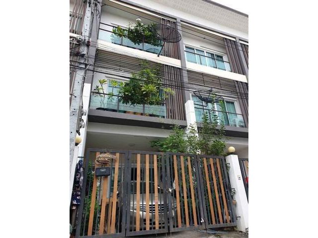 3 ห้องนอน​ 3 ห้องน้ำ​ ซอยลาดพร้าว 110