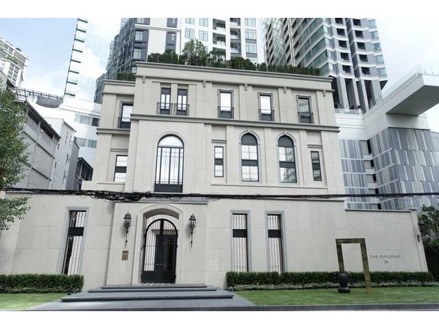 The Diplomat 39  near BTS Phrom Phong
