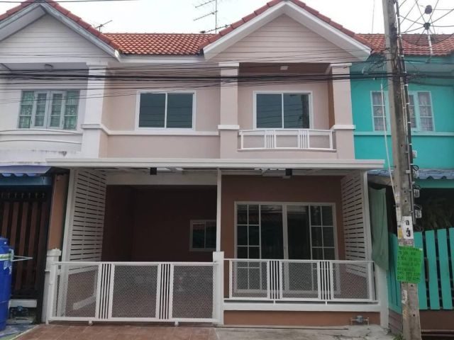 ด่วนฟรีจอง ฟรีดาวน์ ฟรีโอน ทาวน์เฮ้าส์ 2 ชั้น #หมู่บ้านบัวทอง4 ตกแต่งใหม่ บ้านสีสันสวยงามดูดี พร้อมเข้าอยู่ มีอ่างอาบน้ำ
