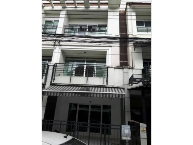 ให้เช่าทาวน์โฮม 3 ชั้น หมู่บ้านกลางเมืองวังหิน ซอยลาดพร้าววังหิน 53 ทำเลดีมากติดถนนลาดพร้าววังหิน