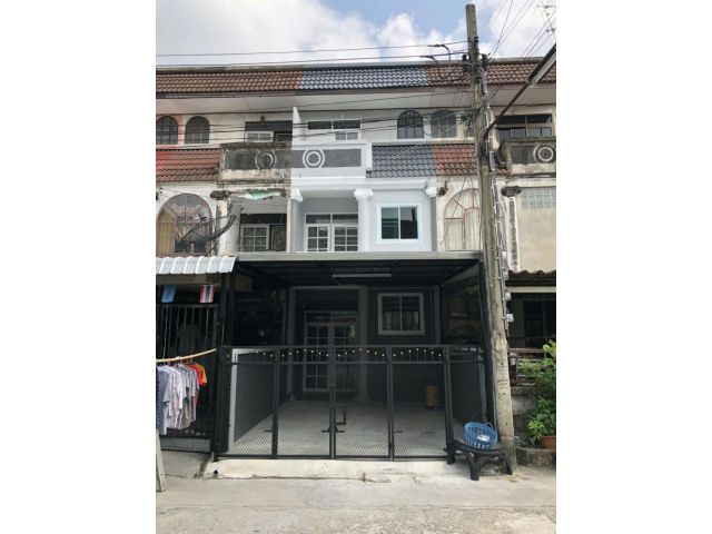 ขาย ทาวน์เฮาส์ 3 ชั้น เพชรเกษม51  MRT หลักสอง