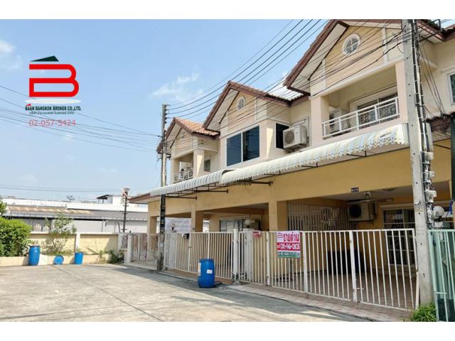 ทาวน์เฮาส์ หมู่บ้าน ซื่อตรง สายไหม เนื้อที่ 20.6 ตรว. ถนนหทัยราษฎร์ อ.ลำลูกกา จ.ปทุมธานี
