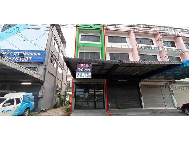 ขายอาคารพาณิชย์ 3 ชั้นครึ่งทำเลดี ถนนเลี่ยงเมือง