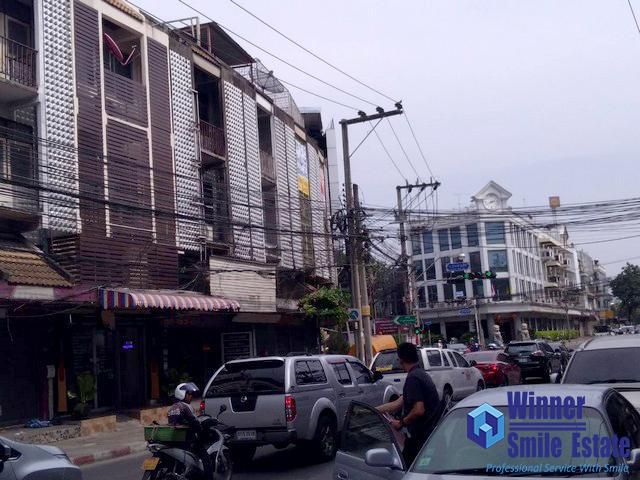 ขาย อาคารพาณิชย์ 4 ชั้น สี่แยกเหม่งจ๋าย  ซอยรัชดานิเวศน์  เขตห้วยขวาง