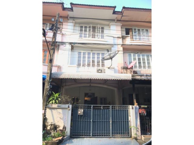 ทาวน์เฮ้าส์ 3ชั้น หมู่บ้านสรานนท์ ซอยลาดพร้าว101