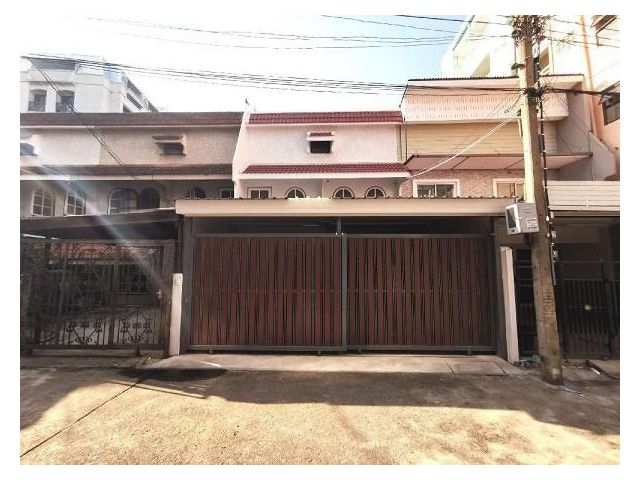 ให้เช่าบ้าน ทาวน์โฮม 2 ชั้น ซอยรามคำแหง 24