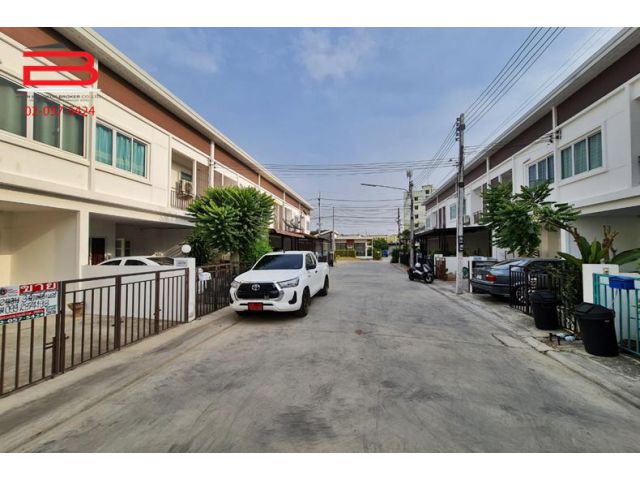 ทาวน์เฮาส์ หมู่บ้าน บ้านร่มไม้ เดอะไฮฟ์ เนื้อที่ 20.3 ตรว. ถนนโรจนะ-อยุธยา อ.บางปะอิน จ.อยุธยา