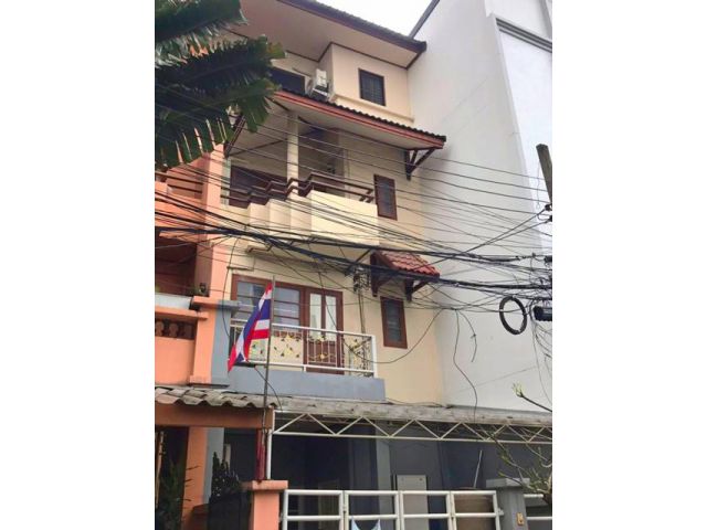 ม.เกษตร 4ชั้น  พหลโยธิน22-28 เสนานิคม
