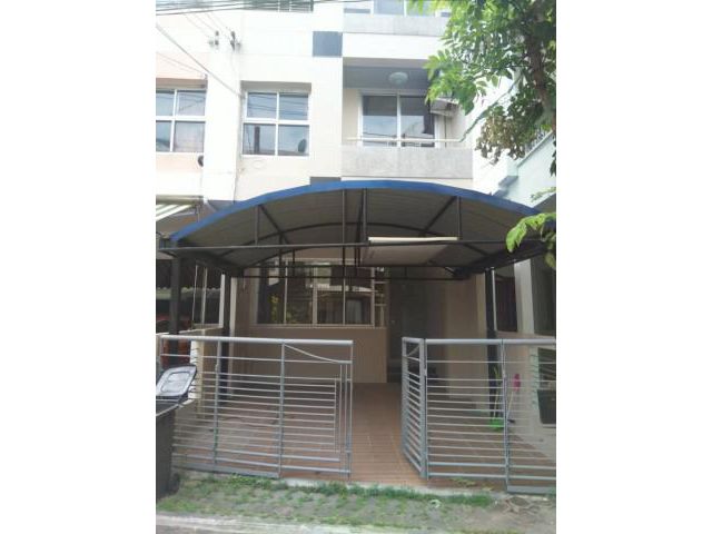 รหัสทรัพย์ P6394 ให้เช่าทาวน์เฮ้าส์ 3 ชั้น หมู่บ้านโฮมเพลส สุขุมวิท71 (ปรีดีพนมยงค์ 20)