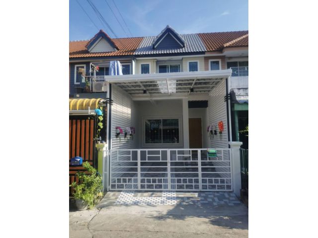ขายทาวน์เฮ้าส์ 2 ชั้น #หมู่บ้านบ้านฟ้านันทวัน ถนนเมน (ถนนหน้าบ้านกว้างมาก) บ้านสวยมาก ตกแต่งใหม่พร้อมอยู่ แถมโซฟา แถมโต๊