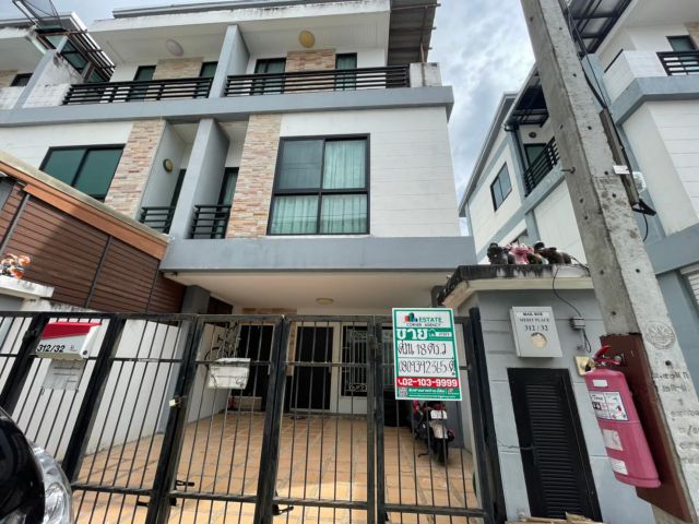 ขาย ทาวน์เฮาส์ หมู่บ้านเมอริทเพลส ขนาด 17.5 ตร.วา วังทองหลาง กรุงเทพ
