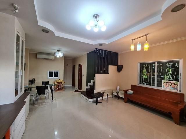 ให้เช่าบ้านเดี่ยว บ้านพลวัชรพล พร้อมเฟอร์นิเจอร์