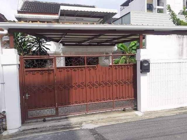 ให้เช่าบ้านเดี่ยว 2 ชั้น ซอยสุขุมวิท 81 รีโนเวทใหม่ ตกแต่งเฟอร์ครบ พร้อมอยู่ 3 นอน 2 น้ำ ห้องครัวกว้าง ห่างBTS อ่อนนุชเพ