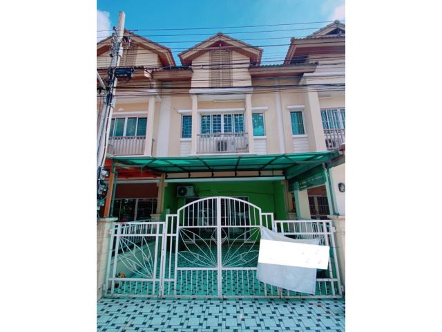 ให้เช่าทาวน์โฮม 2ชั้นครึ่ง หมู่บ้านปริญลักษณ์ ไลท์ สามัคคี พื้นที่ใช้สอย : 180 ตรม.  พร้อมเข้าอยู่ ใกล้เดอะมอลล์