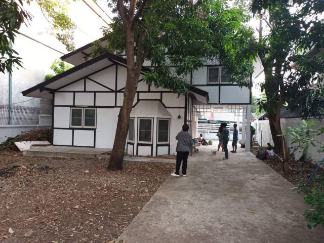 ขายบ้านพร้อมที่ดินสำโรงใต้ 100 ตรว. ซอยท่านคุณหญิง 7 ถ.เทพารักษ์ ใกล้ถนนมอเตอร์เวย์ 9 - 4.8 กม. อ.เมือง จ.สมุทรปราการ