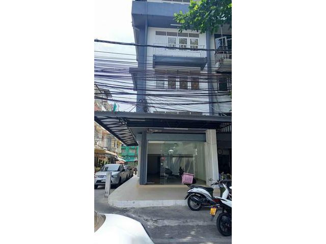 ให้เช่าอาคารพานิชย์ใกล้ รพ.สุขุมวิท สุขุมวิท 42/1