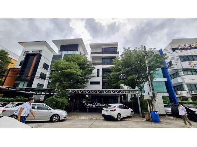 ขายและให้เช่าอาคารสำนักงาน ตั้งอยู่ทำเลพัฒนาการ