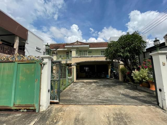 ขาย ทาวน์เฮาส์2หลังคู่ หมู่บ้านทิพย์นคร  กรุงเทพ