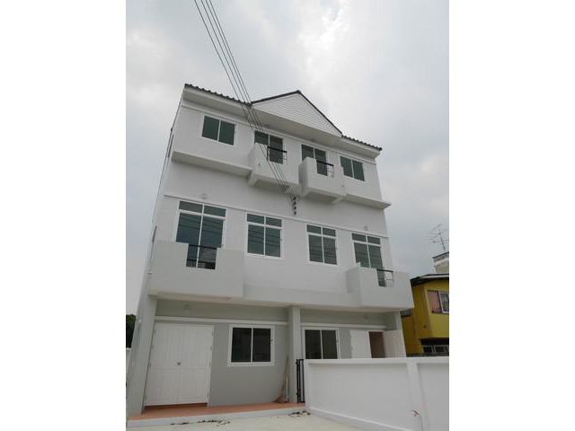 NAI742 ให้เช่า บ้านแฝดสร้างใหม่ ใกล้ BTS บางจาก