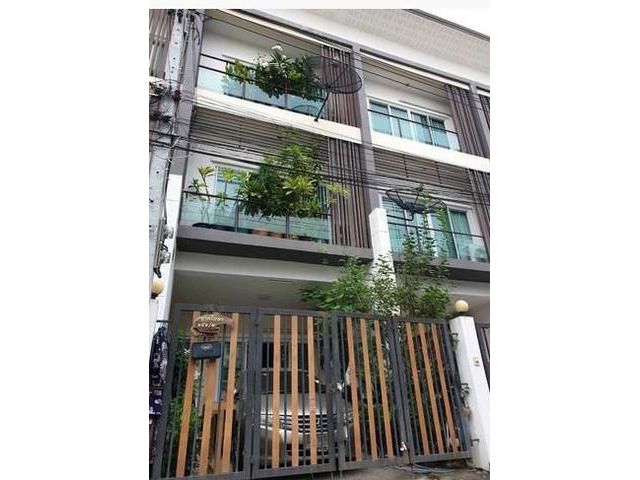 ให้เช่าและขาย ทาวน์โฮม 3 ชั้น ลาดพร้าว 110
