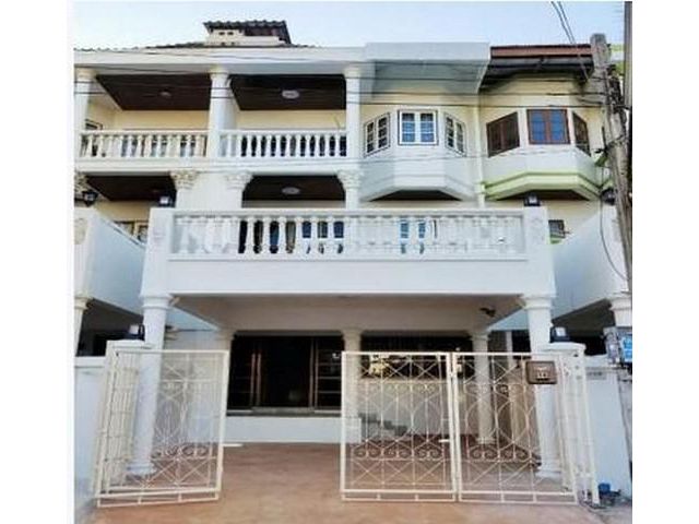 ห้เช่าทาวน์โฮม4 ชั้น บ้านศรีวรา รามคำแหง 36/1
