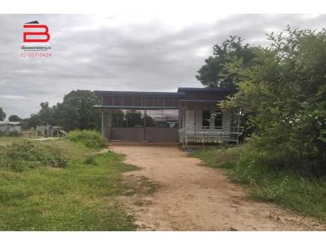 ที่ดินพร้อมบ้าน 1 ชั้น ชุมชนบ้านหนองอ่างทอง ม.9 เนื้อที่ 1-0-54 ไร่ ถนนด่านช้าง-นครปฐม (333) อ.ดอนเจดีย์ จ.สุพรรณบุรี