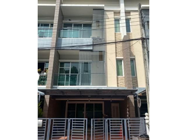 ให้เช่าทาวน์โฮม 3 ชั้น  ทาวน์ พลัสเอ็กซ์ ลาดพร้าว