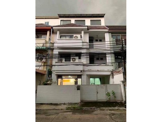 ขายโฮมออฟฟิต 4 ชั้น ย่านทาวน์อินทาวน์ ศรีวรารา ลาดพร้าว 94 ใกล้เลียบด่วน