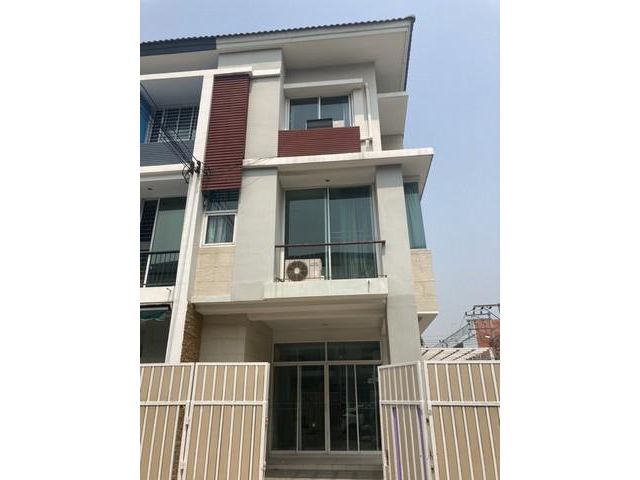 BH1533 ให้เช่าทาวน์โฮม3 ชั้น หลังมุม