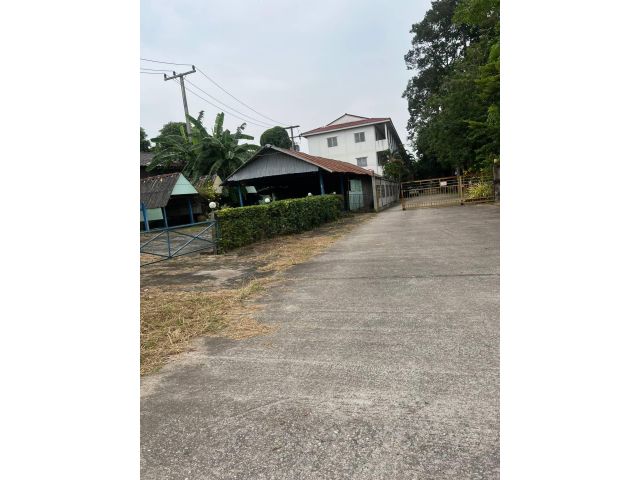 ขาย/เช่าที่ดินพร้อมหอพัก+บ้านพักส่วนตัว ติดถนนเก้ากิโล เนื้อที่ 5-1-79 ไร่ เหมา225 ล้าน ต.สุรศักรดิ์ อ.ศรีราชา จ.ชลบุรี